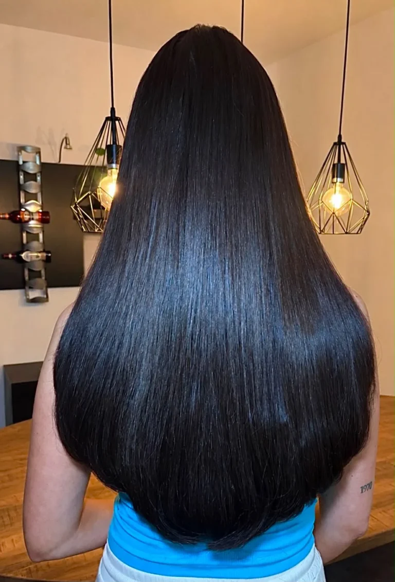 Lang donkerbruin haar met glans, na het knippen en stylen