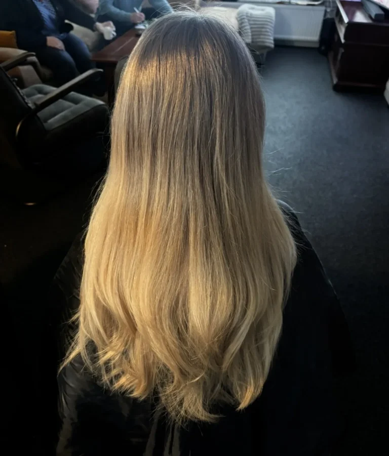 Geelblonde punten voor de kleurbehandeling